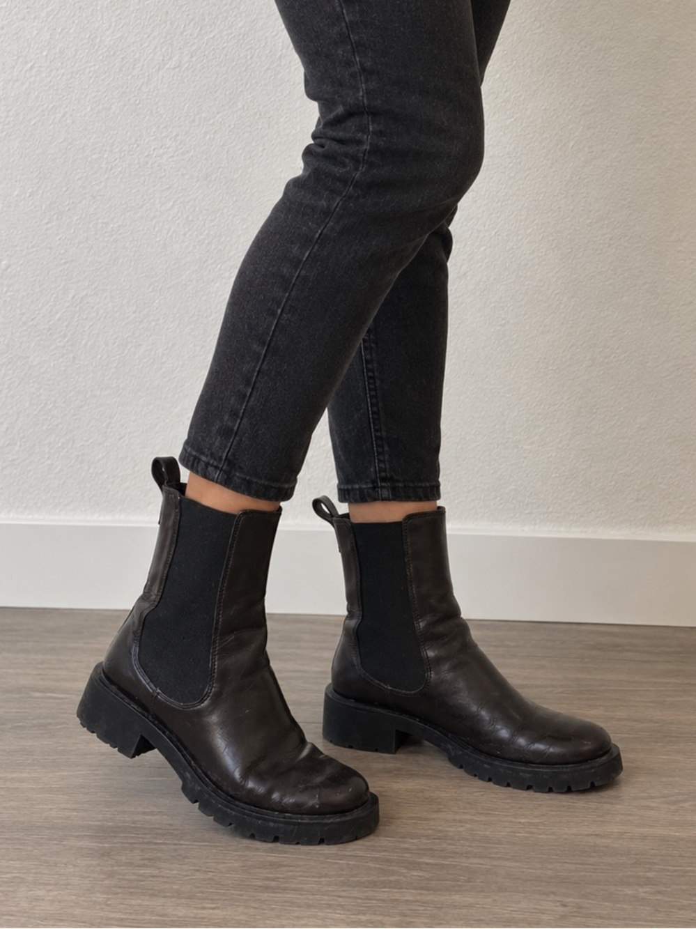 Zara Women’s Dark Brown Chelsea Lug Boots